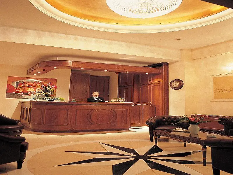 Minerva Premier Hotel Saloniki 4*,